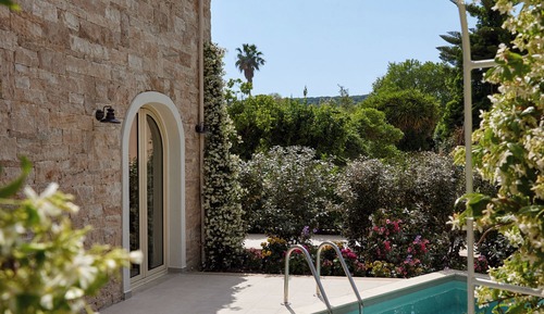 Aura suite with Private Pool- Annex Building