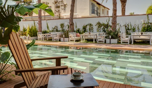Deluxe Room, Pool View