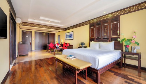 Signature Suite Room with Large Balcony