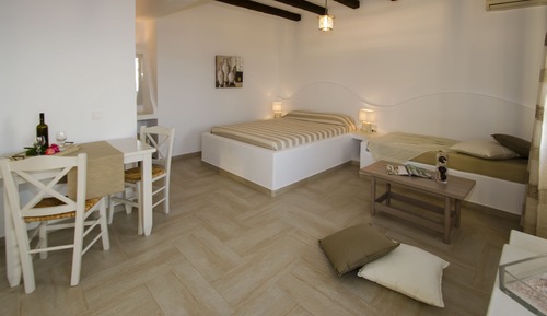 Studio (2-3 Persons)