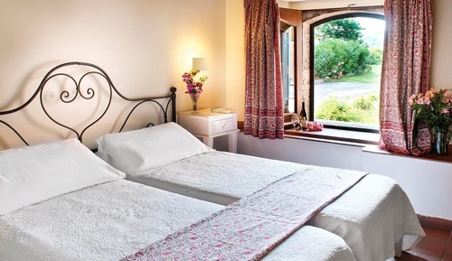 Standard Room, 1 Queen Bed