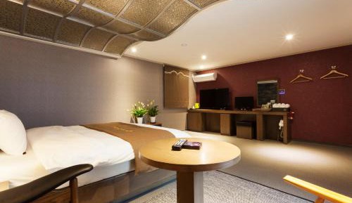 Suite (No Parking Allowed)