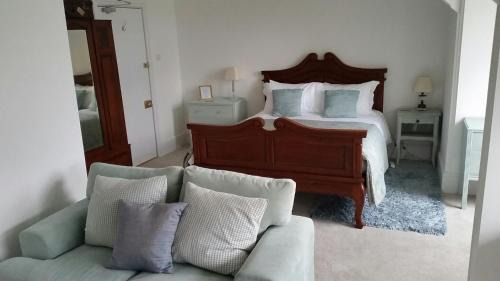 Room 8 - King Suite