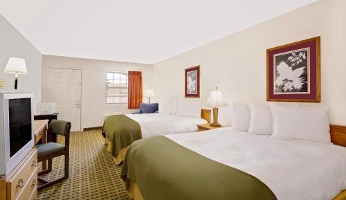 Queen Room with Two Queen Beds - Non-Smoking