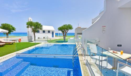 Side Sea View Grand Suite with Private Pool & Jacuzzi