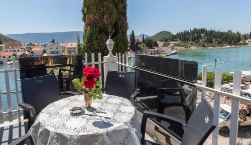 Comfort One-Bedroom Apartment with Terrace and Sea View