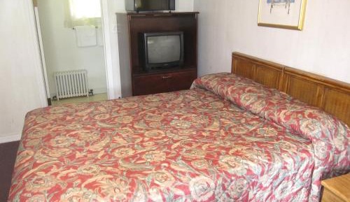 Queen Room - Non-Smoking