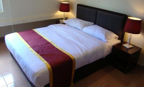 Deluxe Queen Room