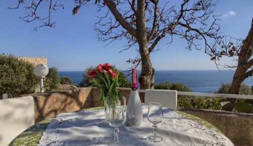 One-Bedroom Deluxe Apartment with Sea View