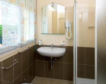 Economy Triple Room