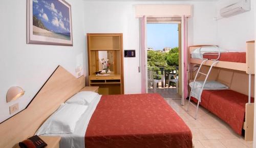 Large Quadruple Room with Balcony