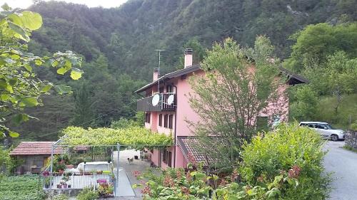 Standard Double Room with Shared Bathroom