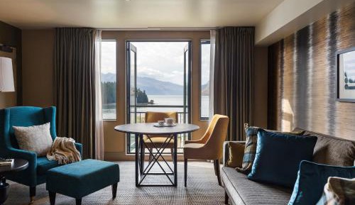 One-Bedroom King Suite with Balcony and Lake View