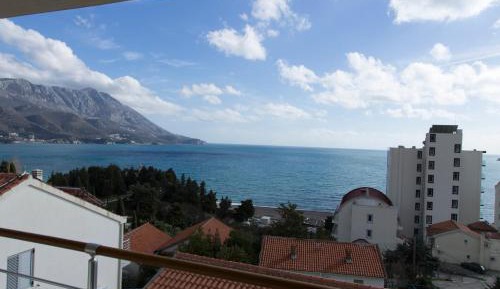 Penthouse Apartment with Balcony and Sea View