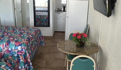 Queen Room with Two Queen Beds - Kitchenette