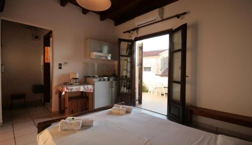 Studio (3 Adults)