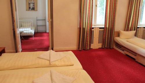Quintuple Room