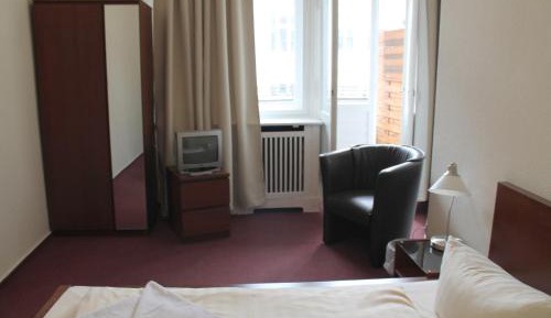 Single Room with Shared Bathroom