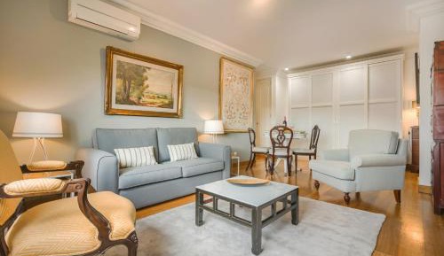 Deluxe One-Bedroom Apartment