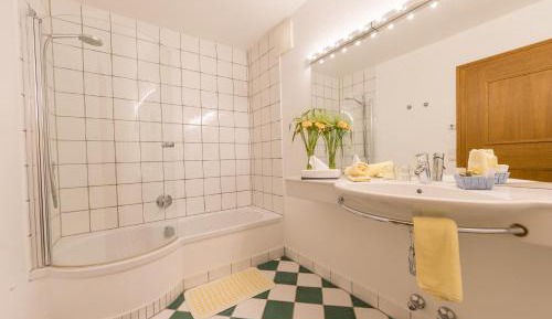 One-Bedroom Suite with Balcony