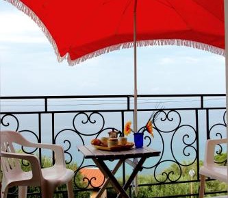 Studio Apartment with Sea View
