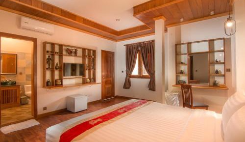 King Suite with Balcony