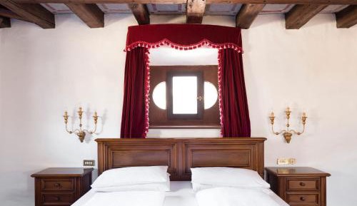 Suite with Mountain View