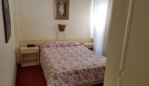 Sextuple Room