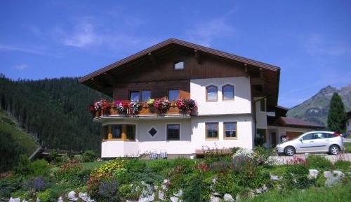Two-Bedroom Apartment (2-3 Adults) with Balcony