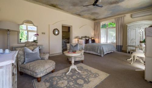 Honeymoon Suite