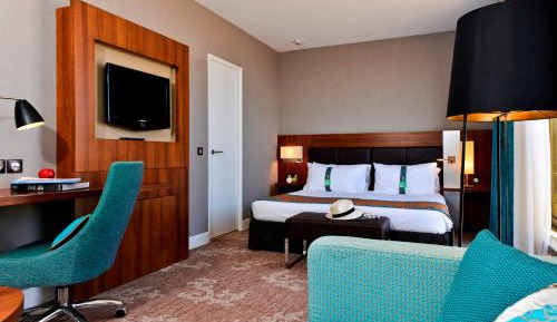 1 King Bed 2 Single Beds 2 Bedroom Suite