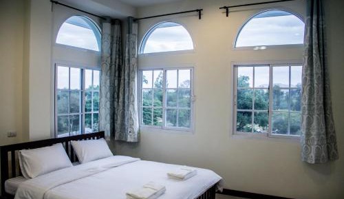 Apartment with Garden View