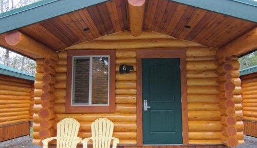 Log Cabin with two queen beds 
