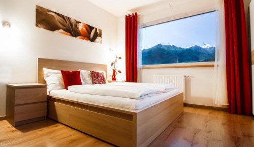 Apartment with Mountain View