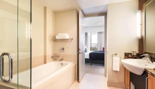 Deluxe One-Bedroom Suite with Marina View