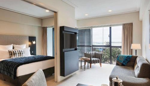 One-Bedroom Queen Suite with Marina View