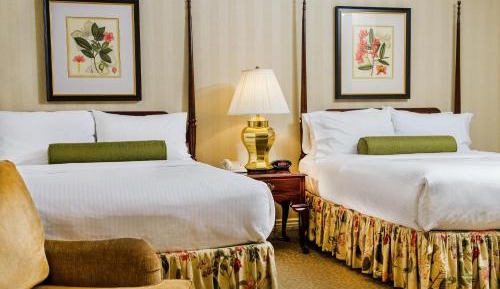 Deluxe Queen Suite