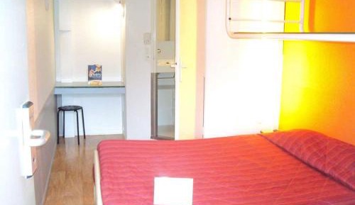 Triple Room (1 Double Bed + 1 Single Bed)