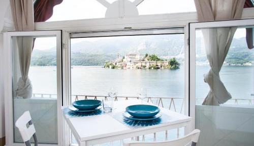 Apartment with Lake View