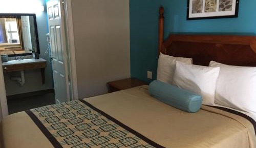 Deluxe Queen Room - Non-Smoking