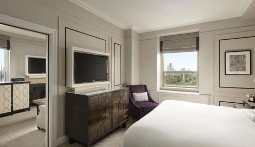Fairmont Gold Junior Suite with River or City View