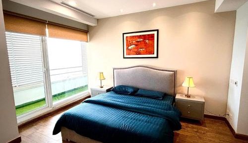 One-Bedroom Apartment with City View