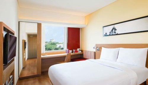 Standard Room with 1 Queen Bed