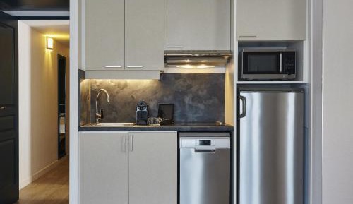 One-Bedroom Apartment (4-5 Adults)