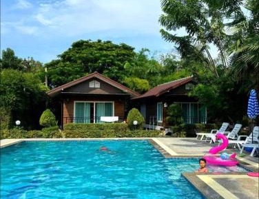Apartment with Pool View 