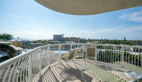 Two-Bedroom Apartment with Balcony and Sea View