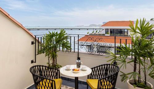 LUXURY 1 KING PLAZA VIEW WITH BALCONY