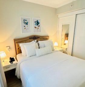 Deluxe Queen Suite