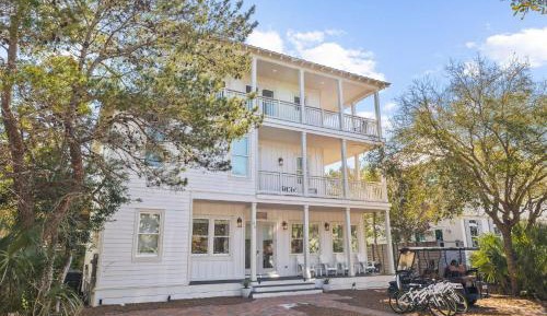 Five-Bedroom Holiday Home