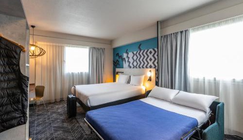 Family Room with One Queen Bed and Double Sofa Bed